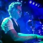 80's disco band met toetsenist